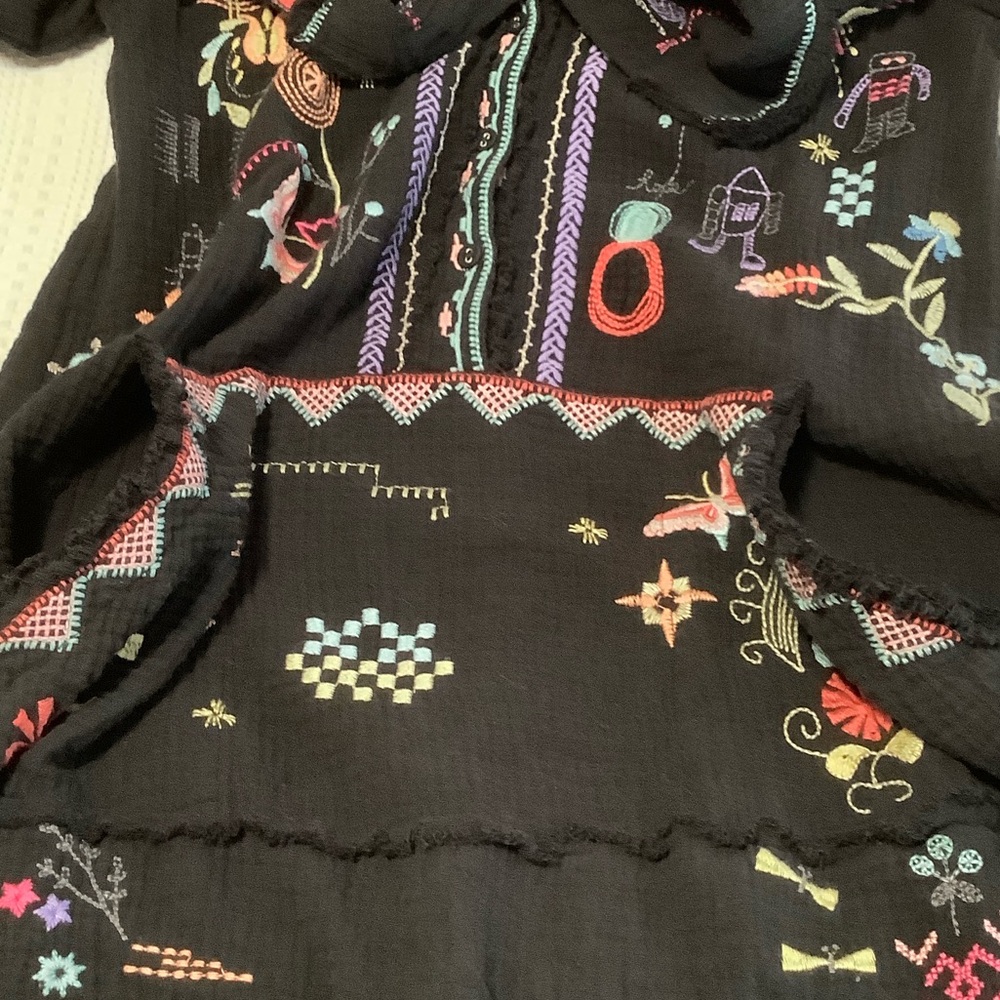 Johnny Was Black Embroidered Tunic size L - Picture 7 of 7